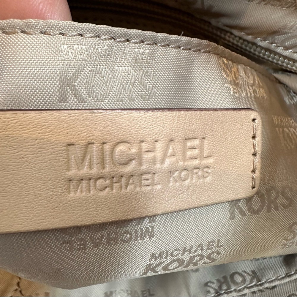 MICHAEL Michael Kors Jet Set Embossed Leather Bucket Tote EUC - Picture 11 of 13